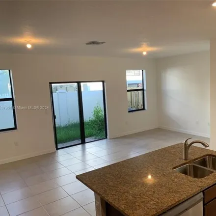 Image 6 - unnamed road, Andover Lakes Estates, Miami-Dade County, FL 33179, USA - Townhouse for rent