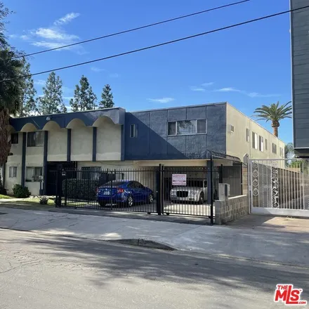 Buy this studio townhouse on 6809 Baird Avenue in Los Angeles, CA 91335