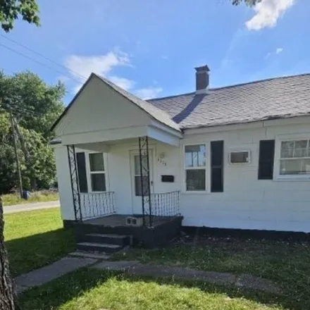 Buy this 2 bed house on 1115 S 23rd St in Mount Vernon, Illinois