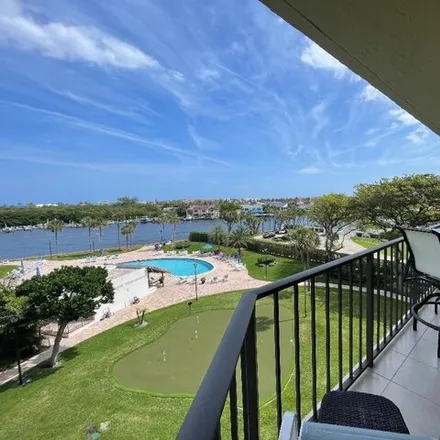 Image 4 - 933 Jeffery Street, Boca Keys, Boca Raton, FL 33487, USA - Condo for rent