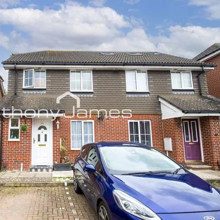Rent this 3 bed townhouse on 6 Latham Close in Darenth, DA2 6NS