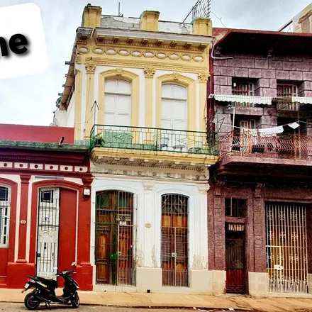 Rent this 2 bed house on Colón