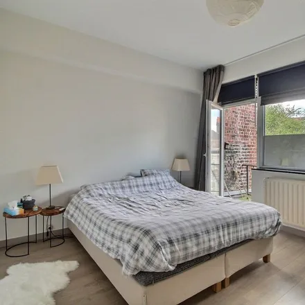 Rent this 2 bed apartment on Rue Saint-Henri - Sint-Hendrikstraat 60 in 1200 Woluwe-Saint-Lambert - Sint-Lambrechts-Woluwe, Belgium