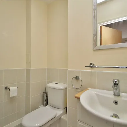 Image 1 - Taylors, Station Approach, West Byfleet, KT14 6NE, United Kingdom - Apartment for rent