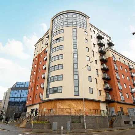 Rent this 1 bed apartment on Q2 in Watlington Street, Reading