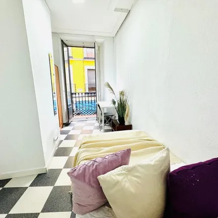 Image 9 - Calle de Moratín, 24, 28014 Madrid, Spain - Apartment for rent