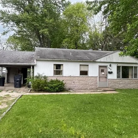 Buy this 3 bed house on 413 North 39th Street in Royal Heights, Belleville