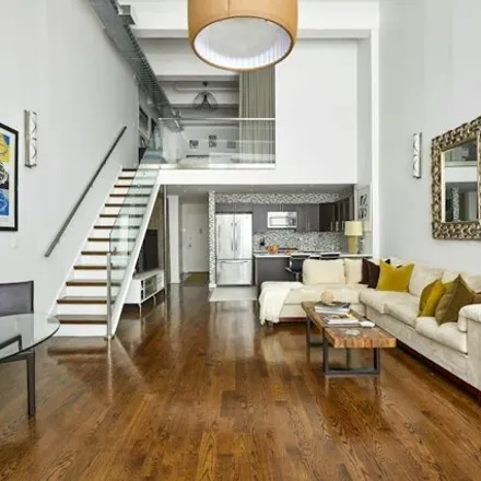 Image 3 - 534 West 43rd Street, New York, NY 10036, USA - Townhouse for sale