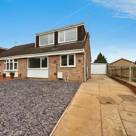 Buy this 3 bed duplex on Gibson Drive in Rugby, CV21 4LJ