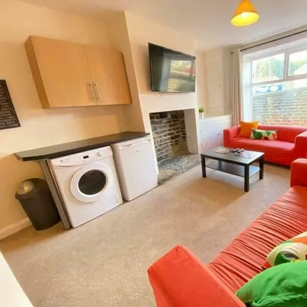 Rent this 3 bed townhouse on Old Bank Fold in Huddersfield, HD5 8HF