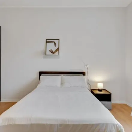 Rent this 6 bed room on Viale Coni Zugna in 33, 20144 Milan MI