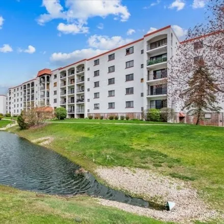 Buy this 2 bed condo on 143 Plum Creek Drive in Wheeling, IL 60090