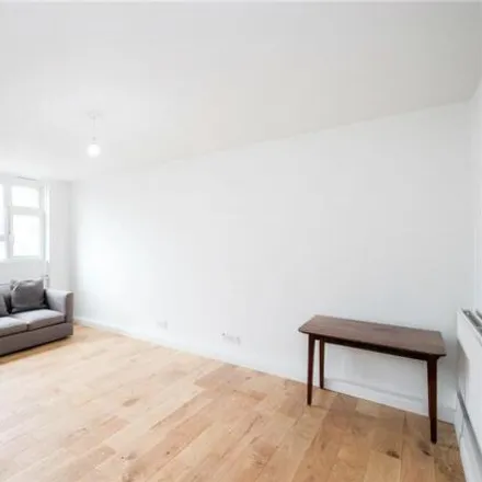 Rent this 2 bed room on Peregrine House in Hall Street, London