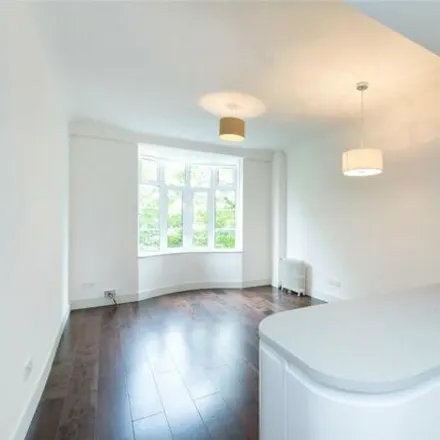 Rent this 2 bed room on Grove End Gardens in 33 Grove End Road, London