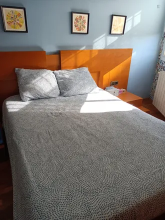 Rent this 3 bed room on Avinguda de Josep Tarradellas i Joan in 08901 l'Hospitalet de Llobregat, Spain