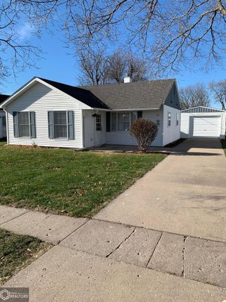 Rent this 2 bed house on 611 North Palm Avenue in Mount Pleasant, IA 52641