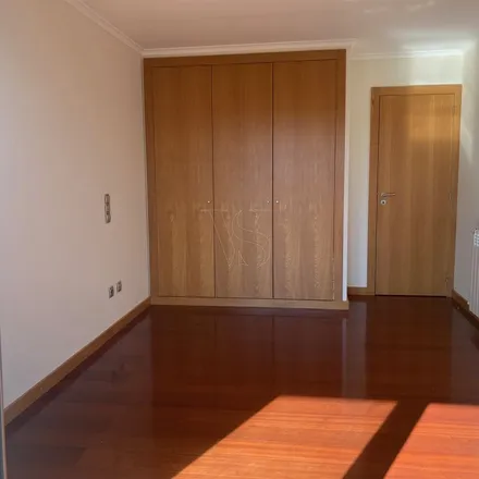 Rent this 3 bed apartment on Direção de Serviços dos Bens Culturais da Direção Regional de Cultura do Norte in Rua da Igreja de Ramalde, 4149-011 Porto
