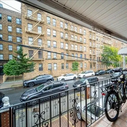 Image 4 - 1743 Montgomery Avenue, New York, NY 10453, USA - House for sale