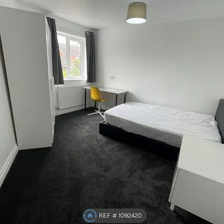 Rent this 6 bed duplex on Windsor Street in Vauxhall, B7 4NJ