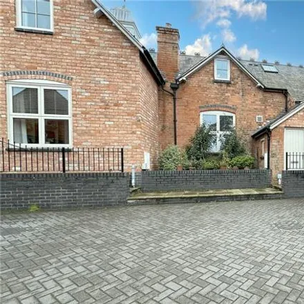 Image 1 - 15 The Hermitage, Elmdon Heath, B91 2HJ, United Kingdom - Townhouse for sale