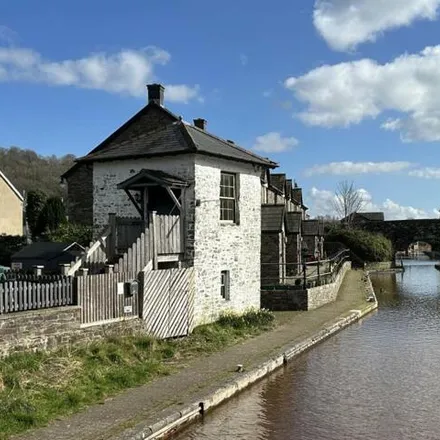 Buy this studio house on Canalside in Brecon, LD3 7FD