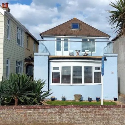 Rent this 3 bed house on Marine Parade East in Lee-on-the-Solent, PO13 9FP