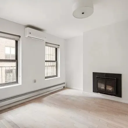 Image 4 - Javelina, 119 East 18th Street, New York, NY 10003, USA - Apartment for rent