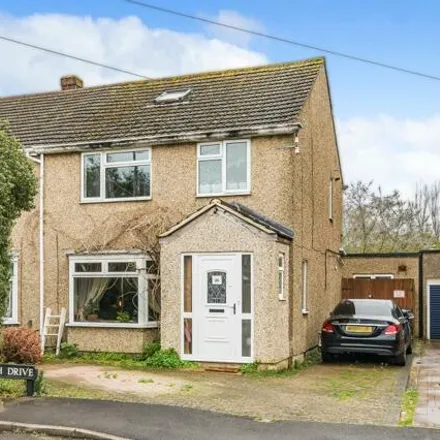 Buy this 4 bed duplex on Bicester Road in Kidlington, OX5 2NE
