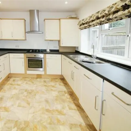 Image 2 - St. George's Drive, The Rookery, WD19 5HE, United Kingdom - Duplex for rent