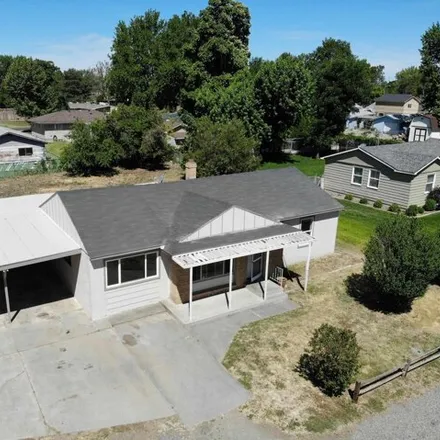 Buy this 3 bed house on 578 South Johnson Street in Kennewick, WA 99336