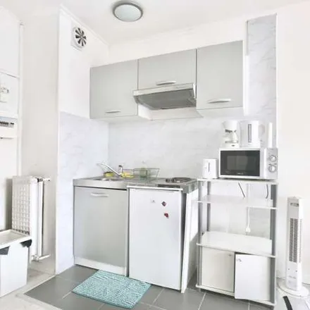 Image 6 - 14 Rue de Jessaint, 75018 Paris, France - Apartment for rent