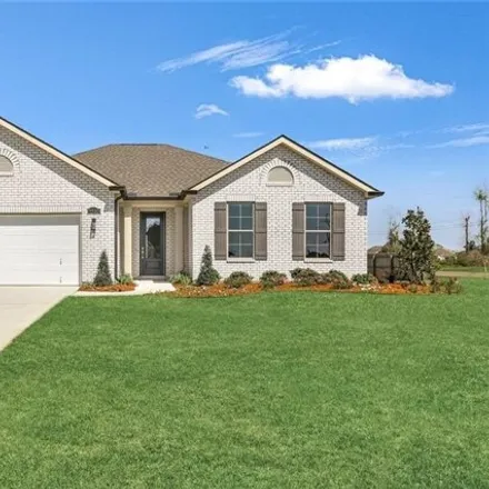 Buy this 3 bed house on 9510 Catalpa Loop in Waggaman, LA 70094