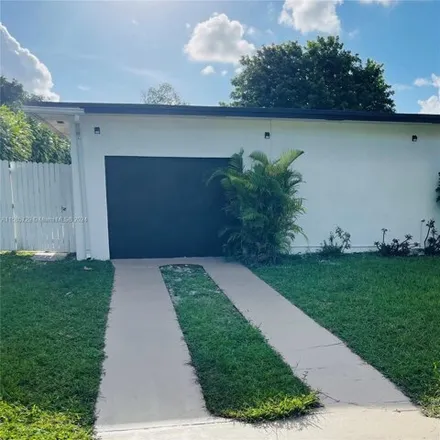 Image 4 - 12520 West Randall Park Drive, Myricks Trailer Park, Miami-Dade County, FL 33167, USA - House for sale