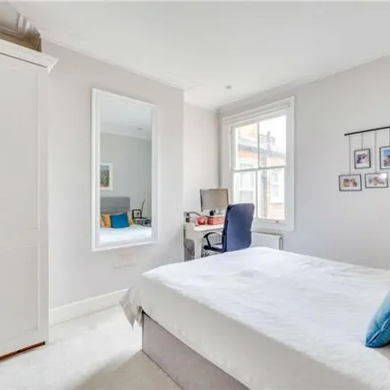 Image 5 - 100, 102 Replingham Road, London, SW18 5LS, United Kingdom - Townhouse for sale