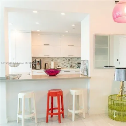 Rent this 3 bed condo on Crystal House Condominiums in 5055 Collins Avenue, Miami Beach