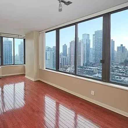 Image 6 - Waterford Condominiums, 300 East 93rd Street, New York, NY 10128, USA - Condo for rent