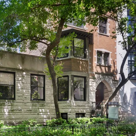 Image 2 - 1430 North Astor Street, Chicago, IL 60610, USA - House for sale