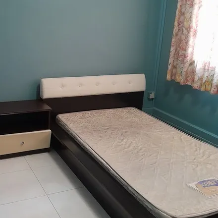 Rent this 1 bed room on 919 Hougang Avenue 4 in Singapore 530921, Singapore