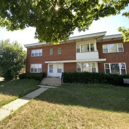Rent this 2 bed house on Niles Center & Crain SB in Niles Center Road, Skokie