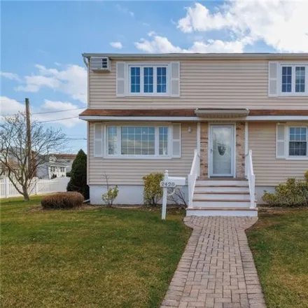 Rent this 5 bed house on 2420 Cottage Court in Bellmore, NY 11710