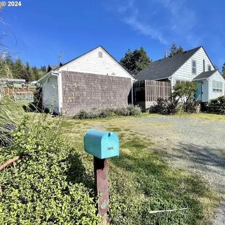 Buy this 4 bed house on 2000 King Lane in Myrtle Point, Coos County