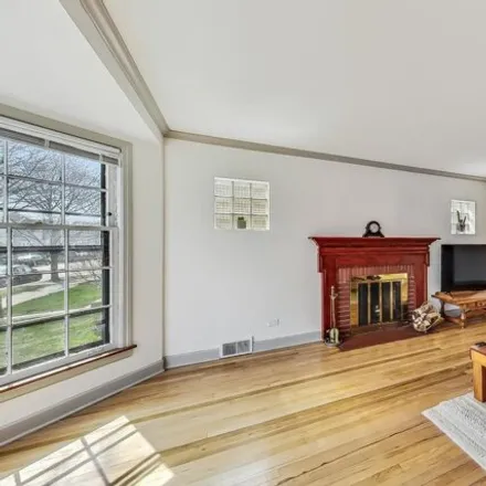 Image 3 - 5936 North Saint Louis Avenue, Chicago, IL 60659, USA - House for sale