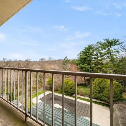 Image 8 - Strath Haven Condominiums, 801 Yale Avenue, Swarthmore, PA 19081, USA - Condo for sale