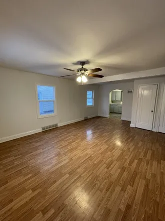 Image 2 - Subway, 20th Street, Rockford, IL 61109, USA - House for sale