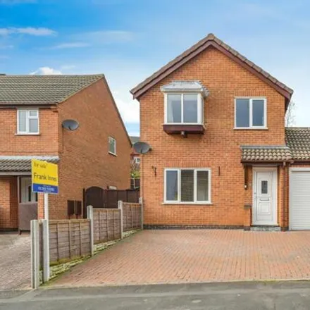 Buy this 3 bed house on Grasmere Close in Burton-on-Trent, DE15 9DS