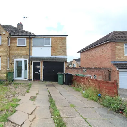 Rent this 4 bed duplex on Silverton Road in Oadby, LE2 4NN
