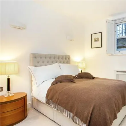 Image 7 - Langdon Park, London, TW11 9NQ, United Kingdom - Apartment for sale