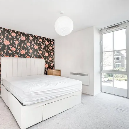 Rent this 2 bed apartment on Bazalgette Court in Great West Road, London