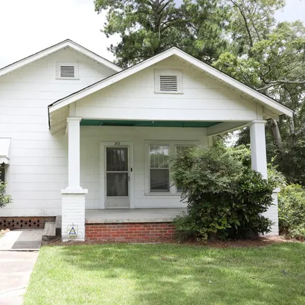 Buy this 2 bed house on 899 Dearborne Street in Hattiesburg, MS 39401