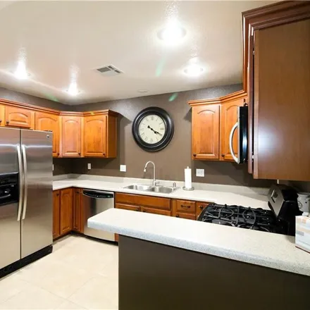 Image 3 - 2072 William Holden Court, Clark County, NV 89142, USA - Townhouse for sale